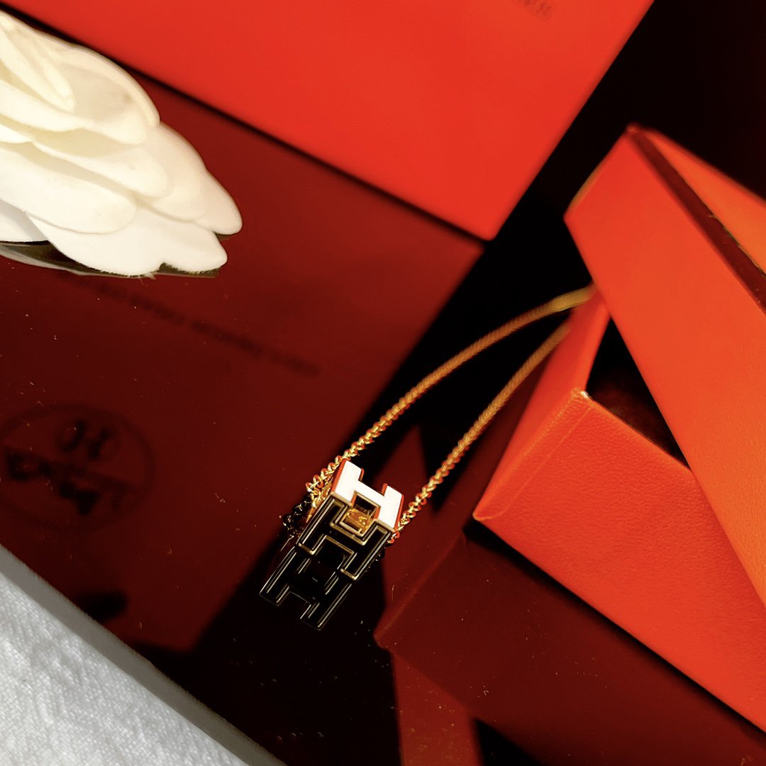 [Royal&Vicky]H WHITE SQUARE GOLD NECKLACE