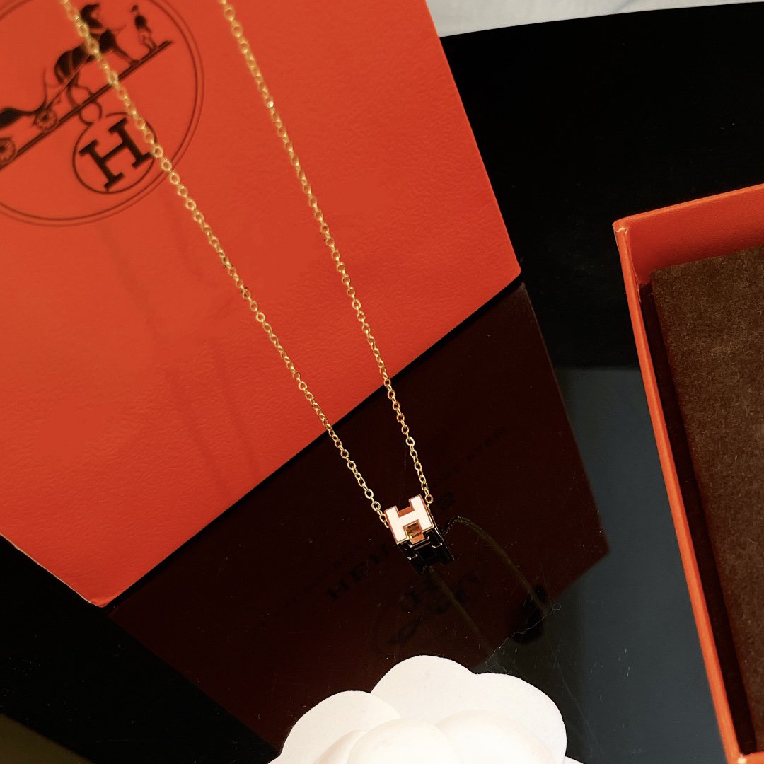 [Royal&Vicky]H WHITE SQUARE GOLD NECKLACE