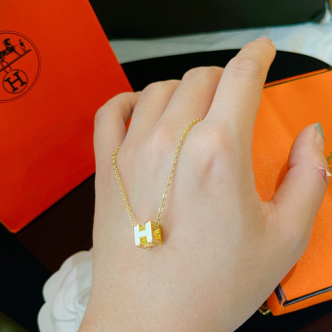 [Royal&Vicky]H WHITE SQUARE GOLD NECKLACE