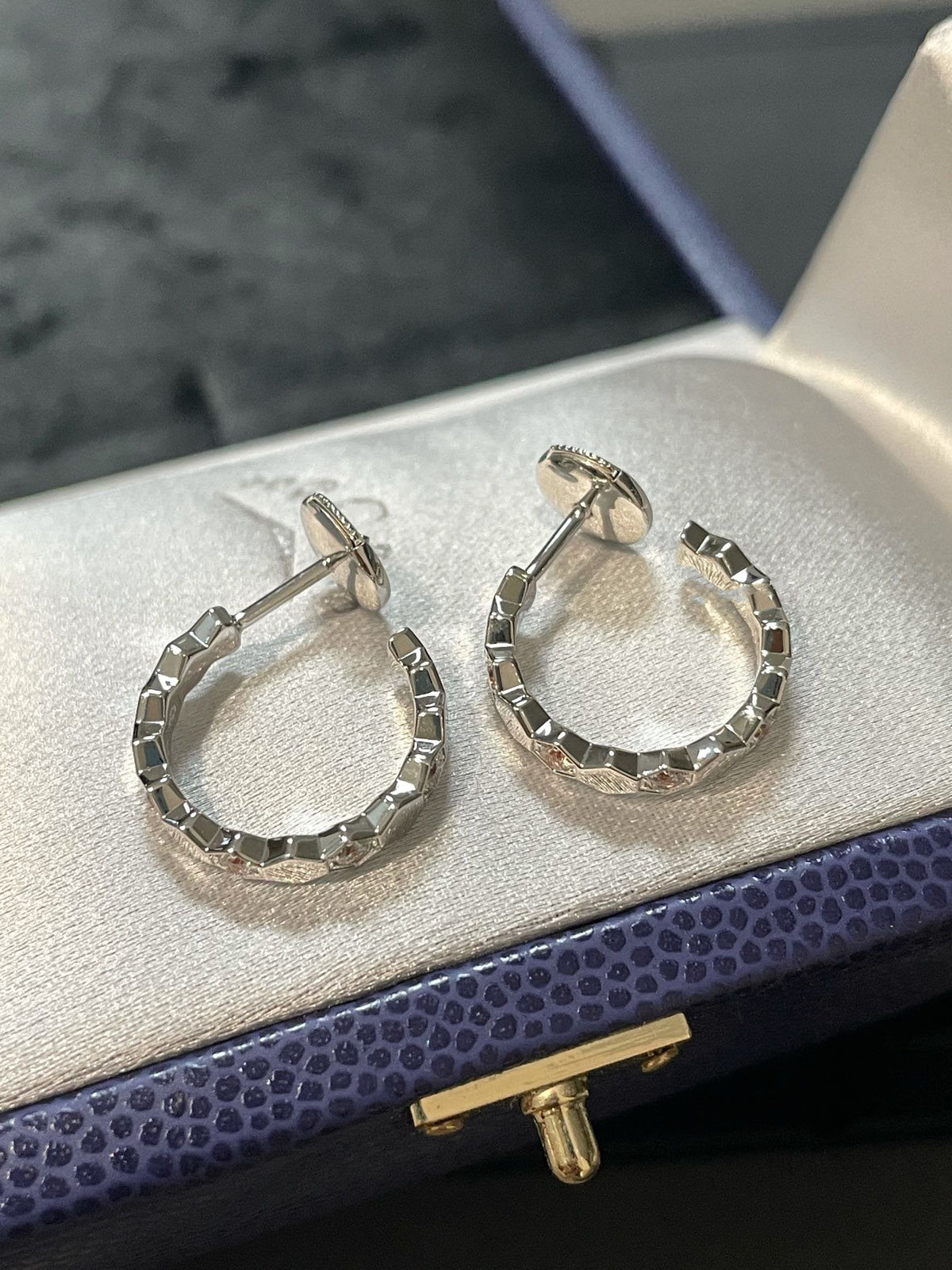 [Royal&Vicky]Hollow Design Four-Leaf Clover Flower Shape Earrings