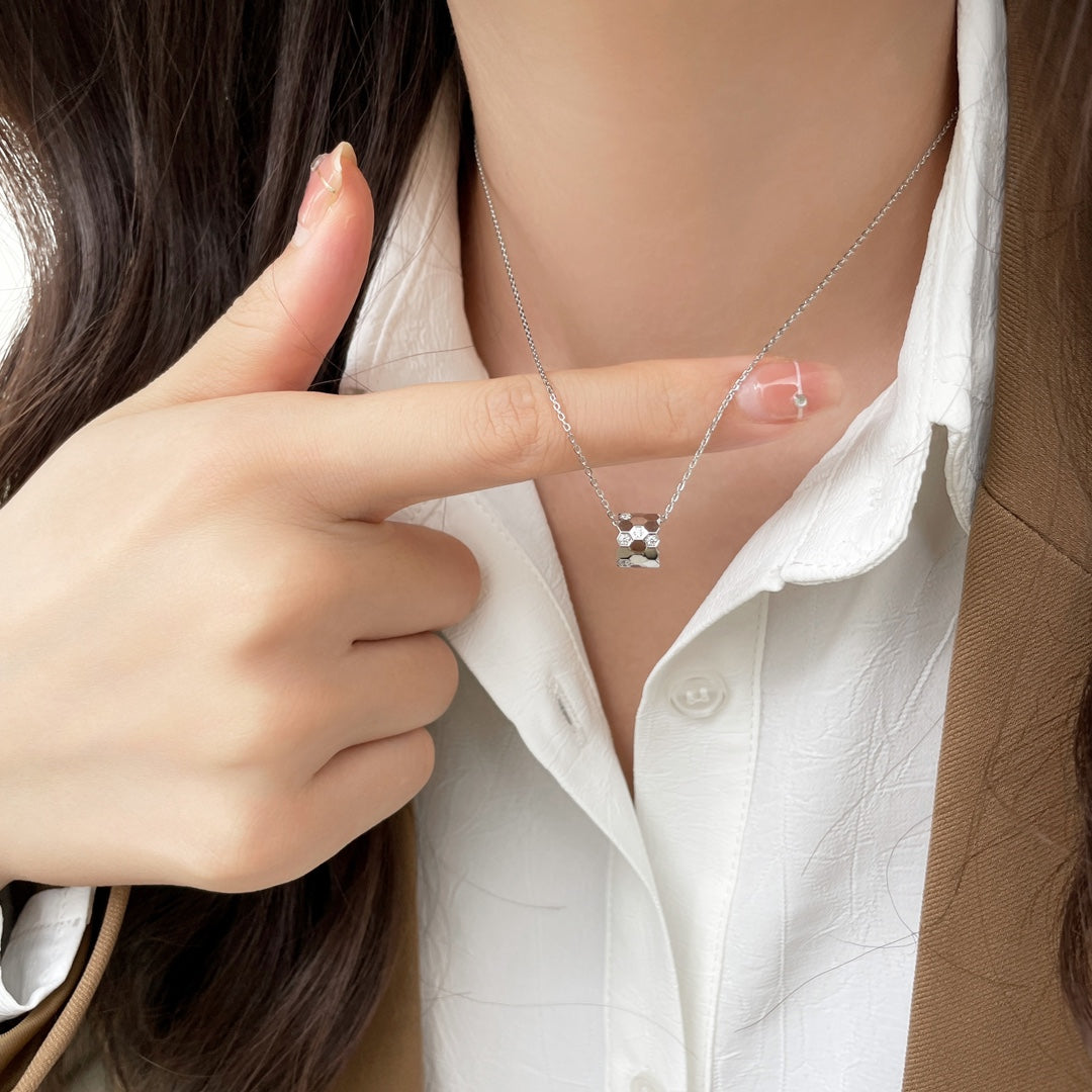 [Royal&Vicky]BEE MINI PEDANT DIAMOND NECKLACE