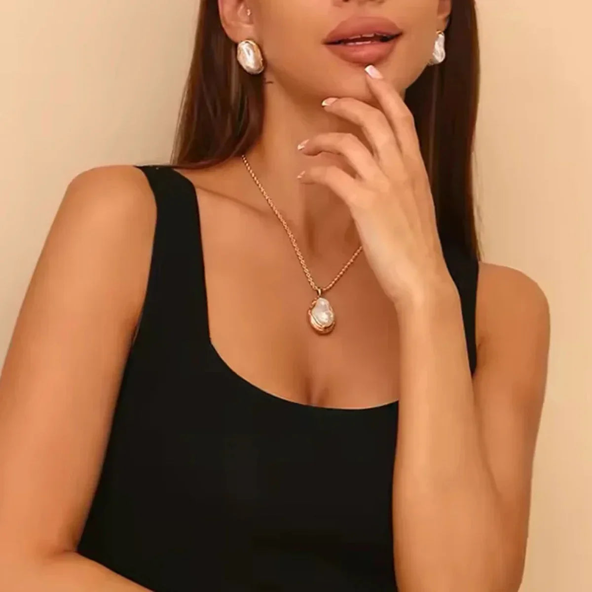 [Royal&Vicky]Carly Mother Of Pearl Pendant