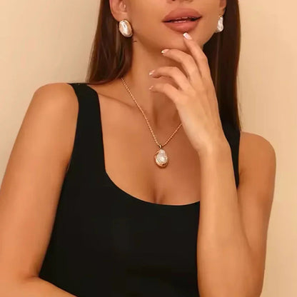 [Royal&Vicky]Carly Mother Of Pearl Pendant
