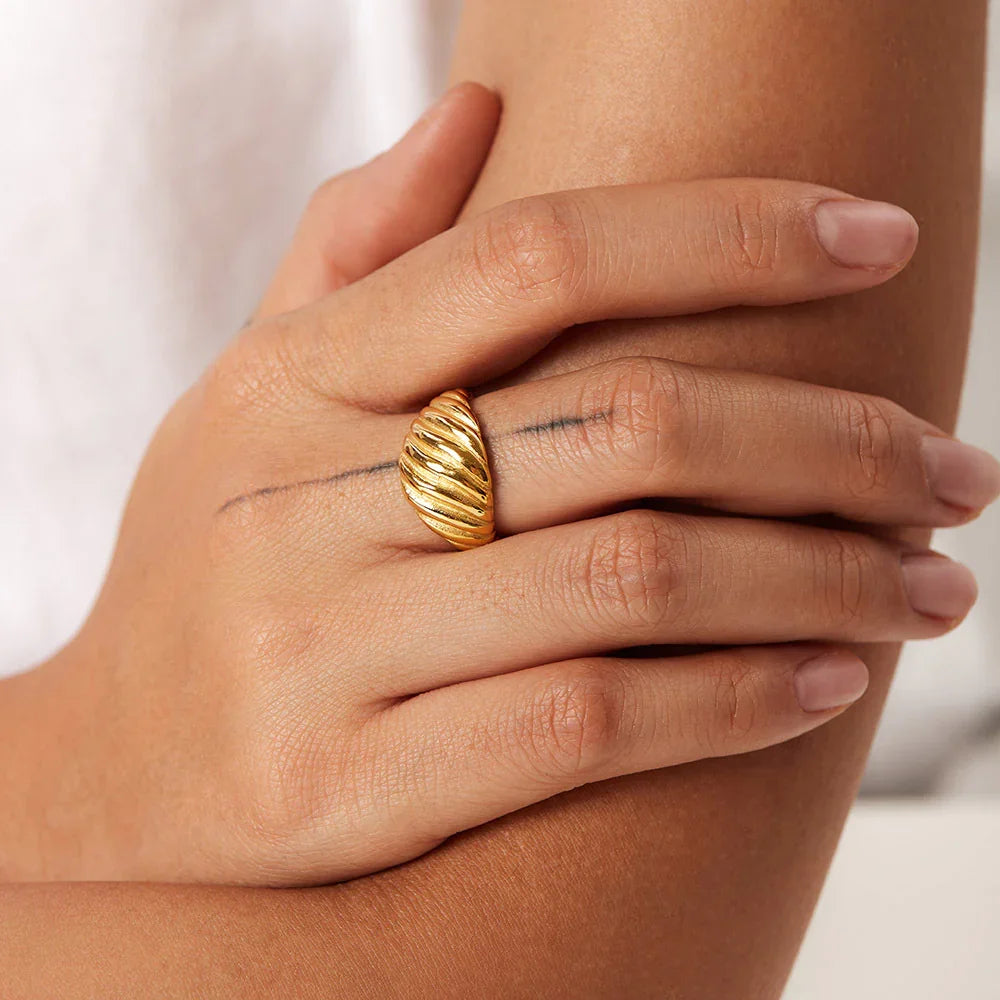 [Royal&Vicky]Mia Gold Croissant Ring