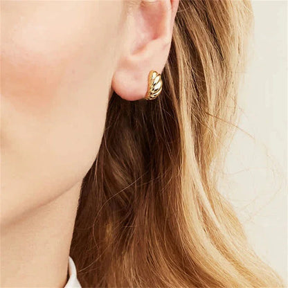 [Royal&Vicky]Croissant Huggie Earrings