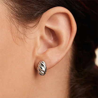 [Royal&Vicky]Croissant Huggie Earrings