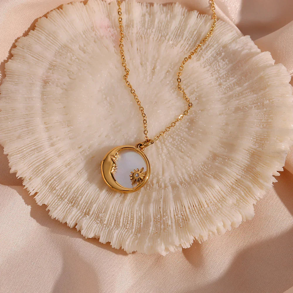 [Royal&Vicky]Evangeline Lunar Gold Necklace