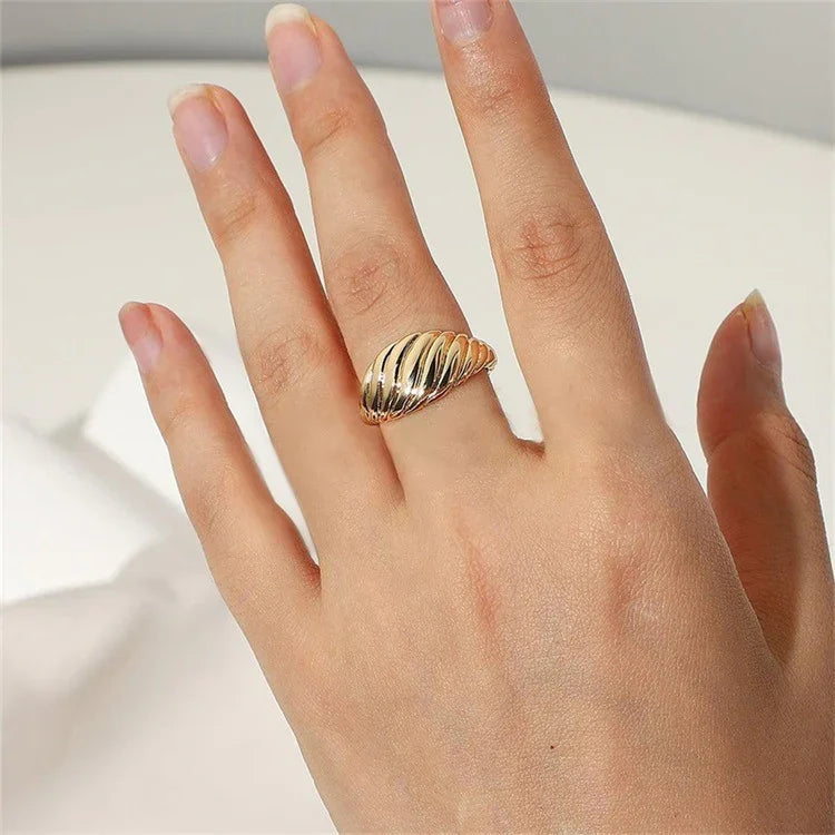 [Royal&Vicky]Ylenna Gold Croissant Ring