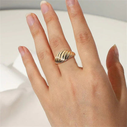 [Royal&Vicky]Ylenna Gold Croissant Ring