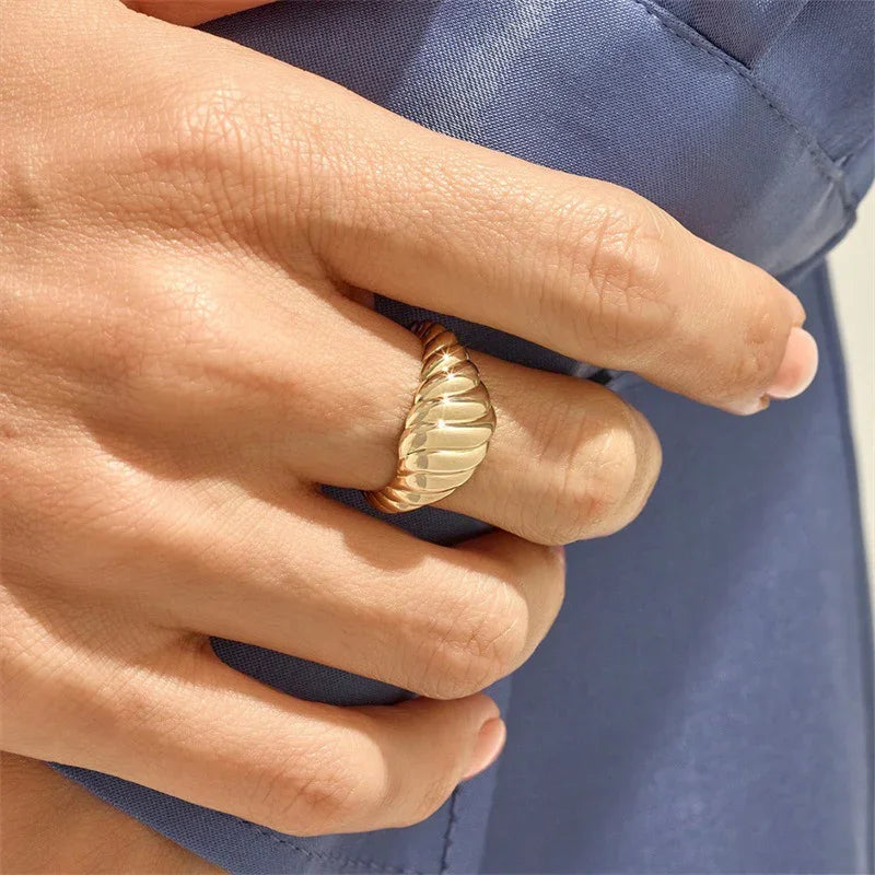 [Royal&Vicky]Ylenna Gold Croissant Ring