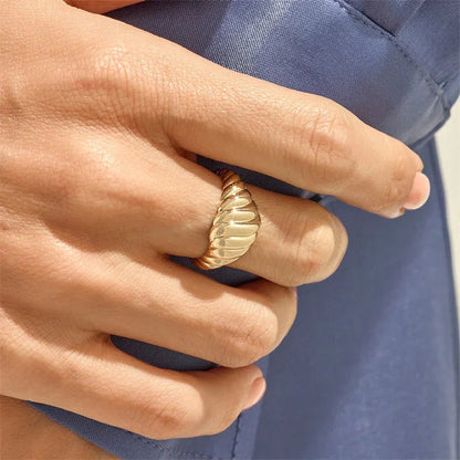 [Royal&Vicky]Ylenna Gold Croissant Ring