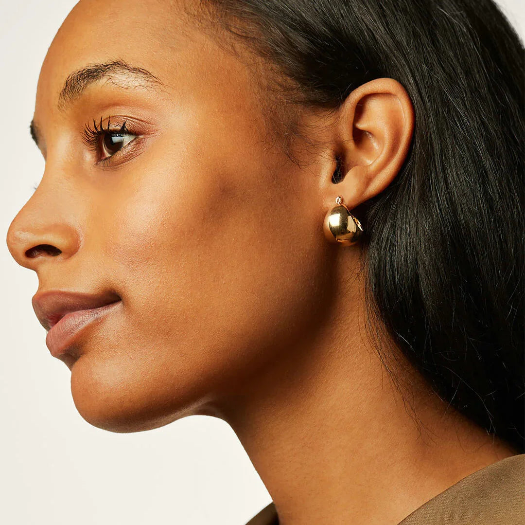 [Royal&Vicky]Sunna Gold Huggie Earrings