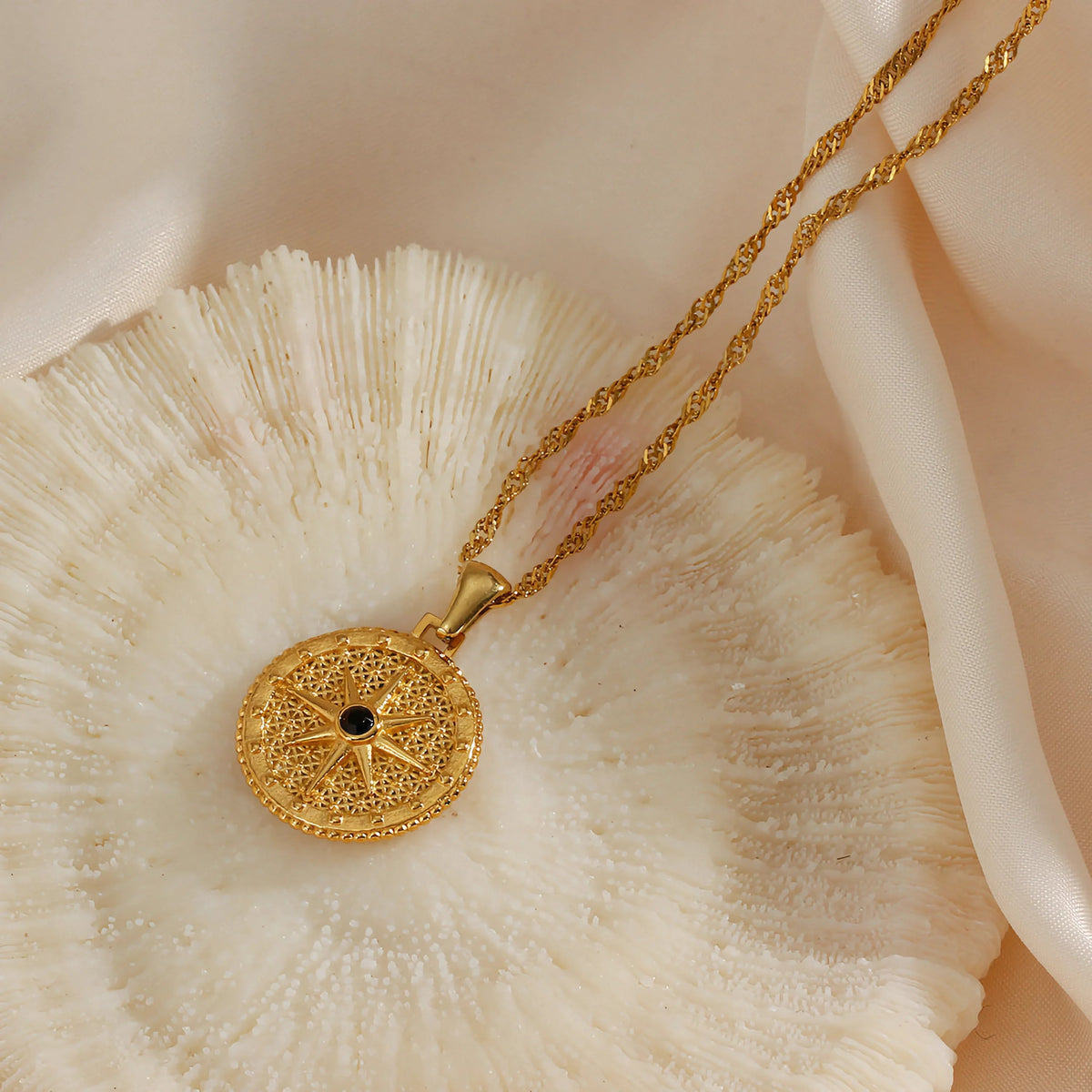 [Royal&Vicky]Ellie Compass Necklace
