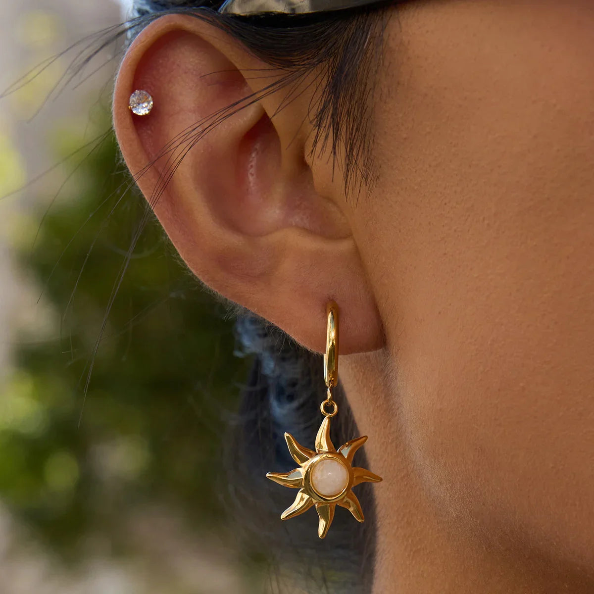 [Royal&Vicky]Helia Sun-shaped Moonstone Earrings