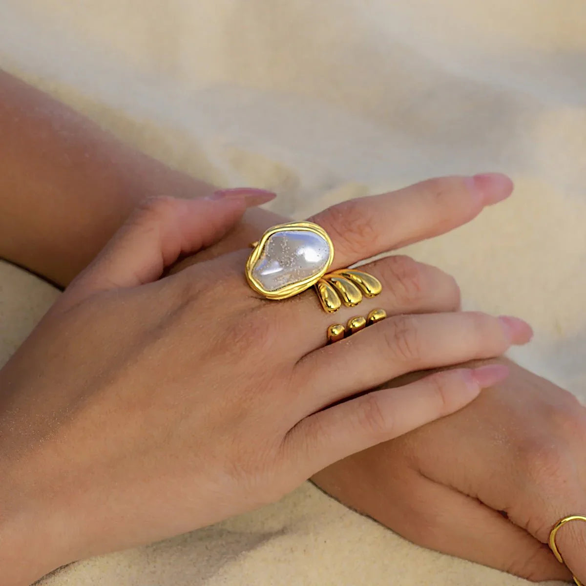 [Royal&Vicky] Charis Gold-Perlenring