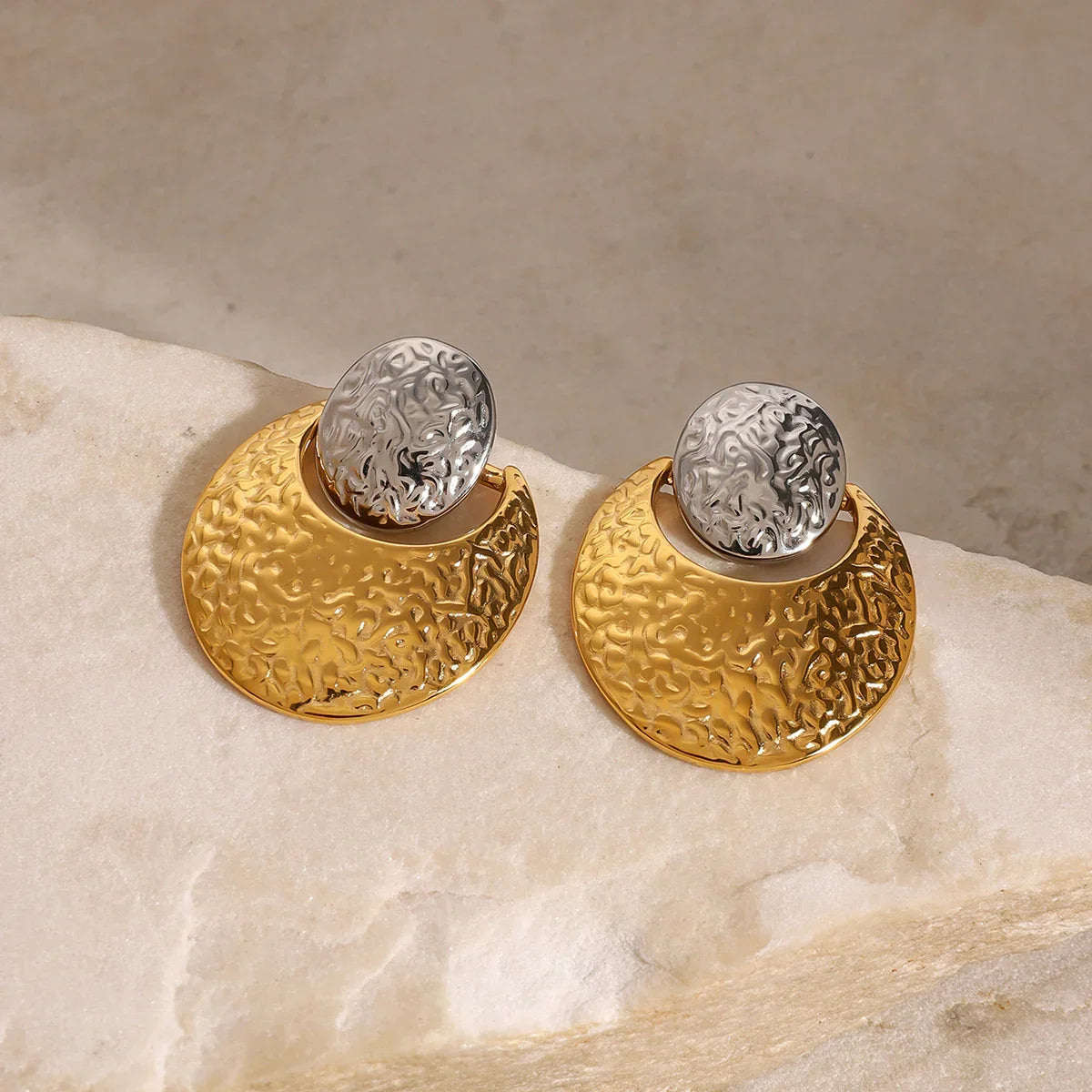 [Royal&Vicky]Shelly Two Tone Crescent Earrings