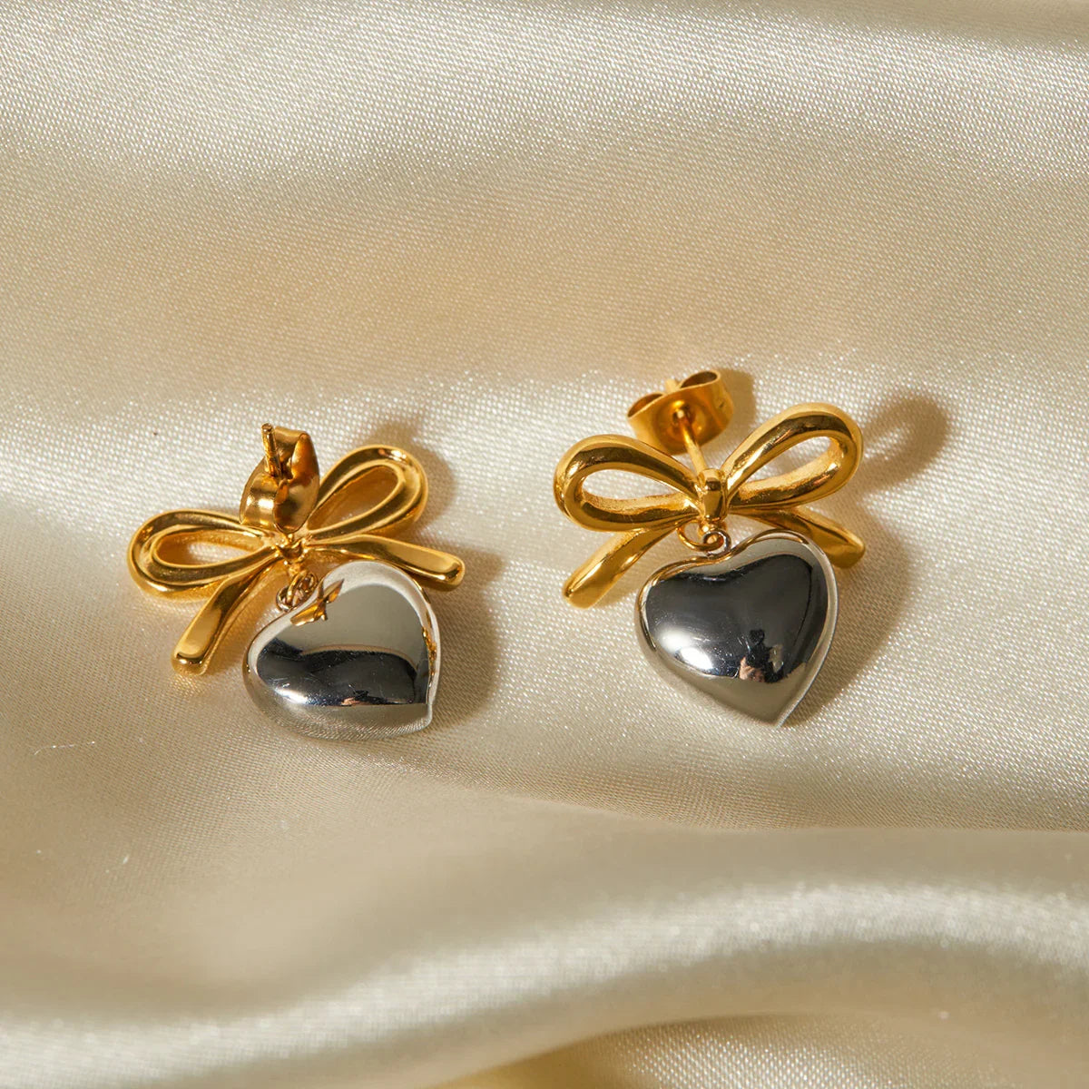 [Royal&Vicky]Rowanne Two Tone French Knot Heart Earrings
