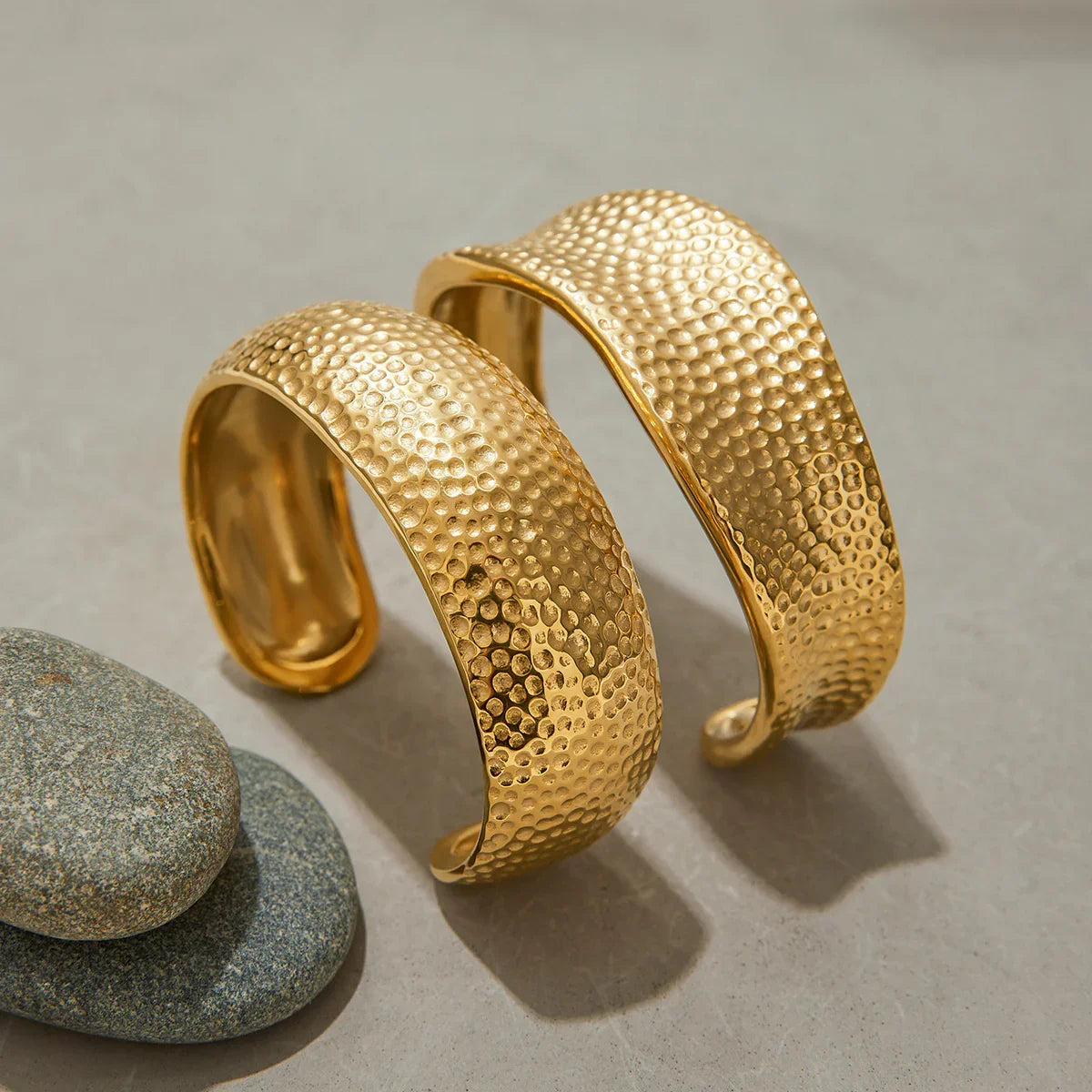 [Royal&Vicky]Cheyenne Textured Gold Band