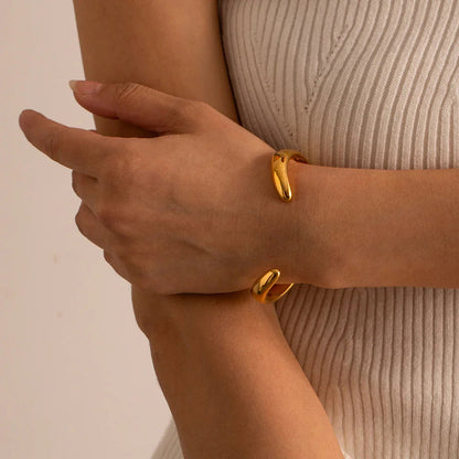 [Royal&Vicky]Audrina Contemporary Gold Bangle