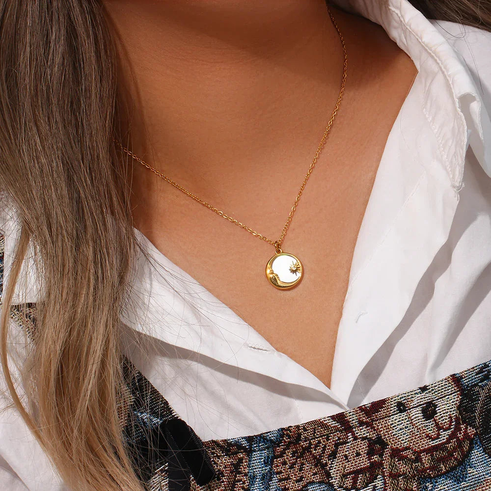 [Royal&Vicky]Evangeline Lunar Gold Necklace