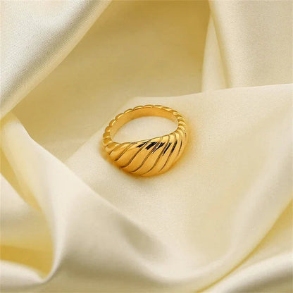[Royal&Vicky]Ylenna Gold Croissant Ring