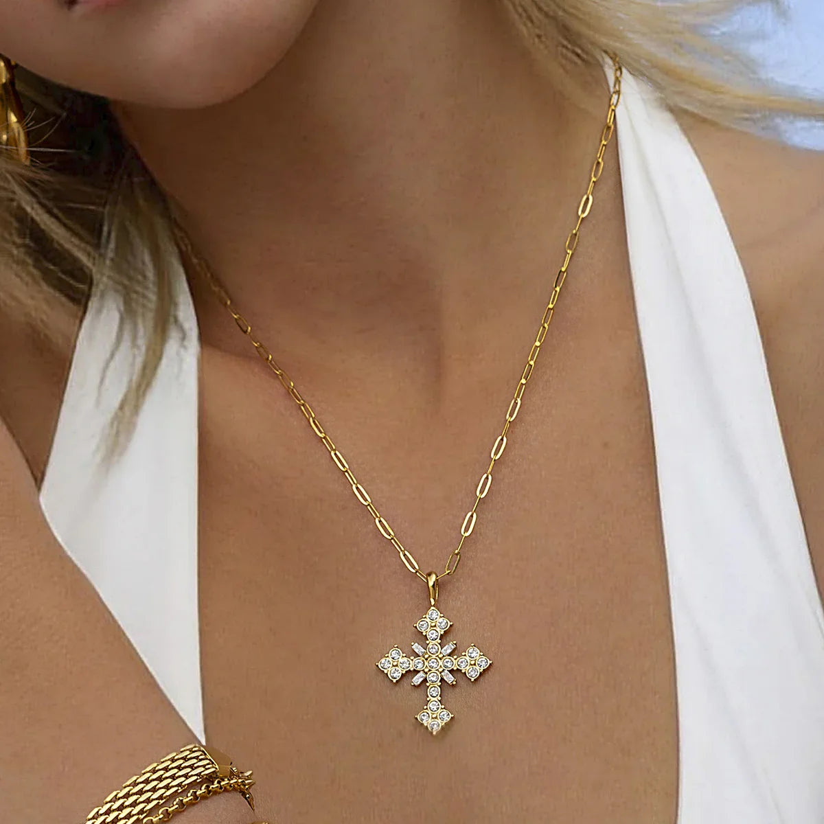 [Royal&Vicky]Divina Crystal Cross Necklace