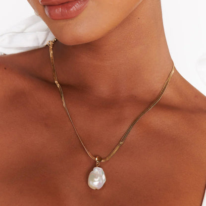 [Royal&Vicky]Glorietta Herringbone Pearl Necklace