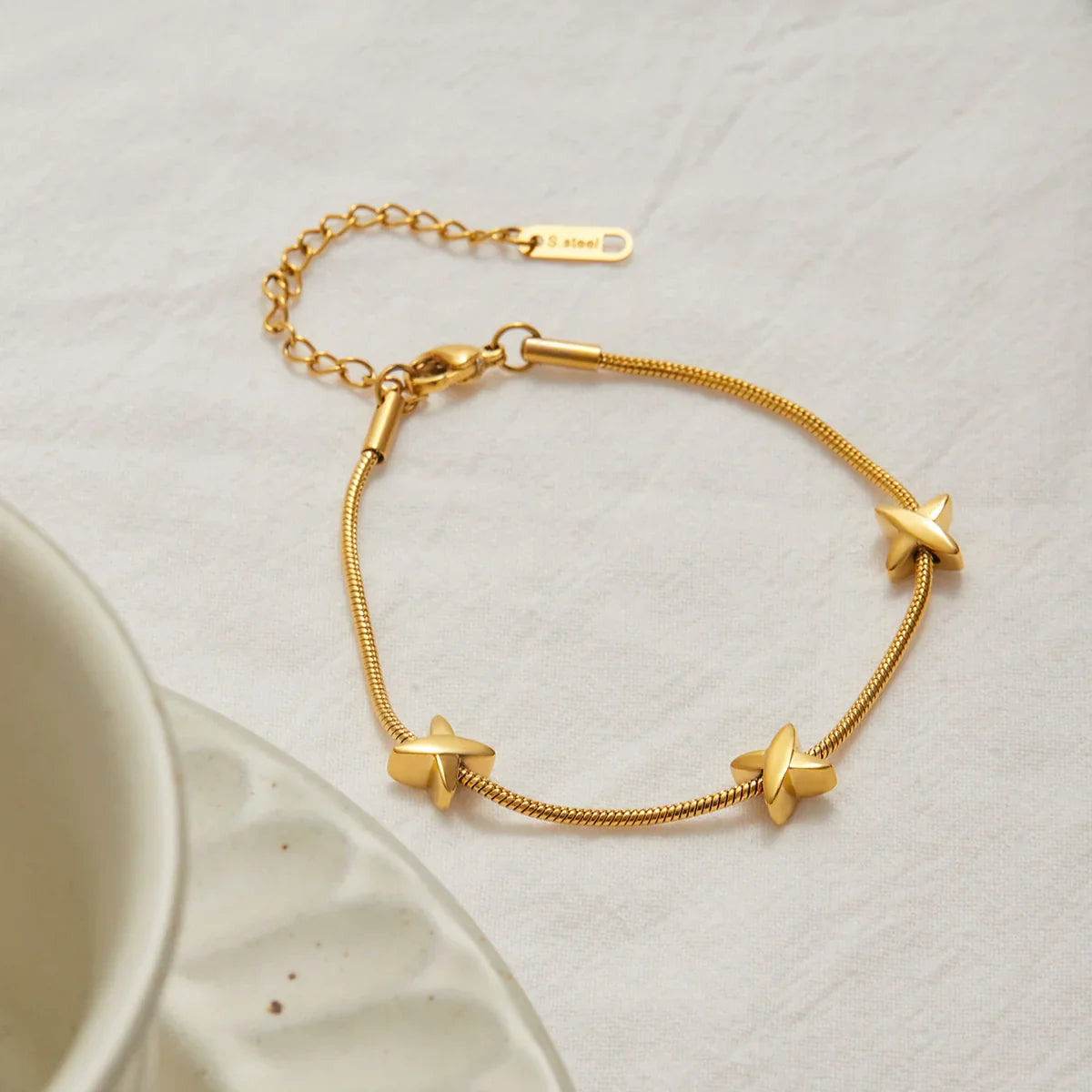 {"[Royal&Vicky]Brienne Diamond Cross Herringbone Bracelet": "[Royal&Vicky]ブリアン ダイヤモンド クロス ヘリンボーン ブレスレット"}