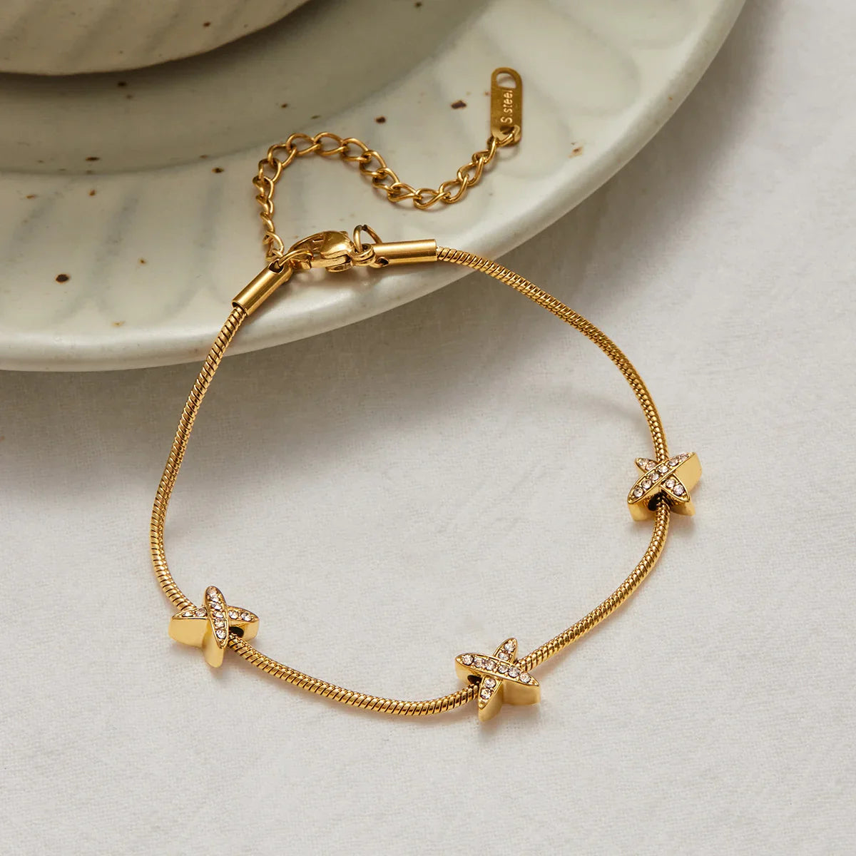 {"[Royal&Vicky]Brienne Diamond Cross Herringbone Bracelet": "[Royal&Vicky]ブリアン ダイヤモンド クロス ヘリンボーン ブレスレット"}