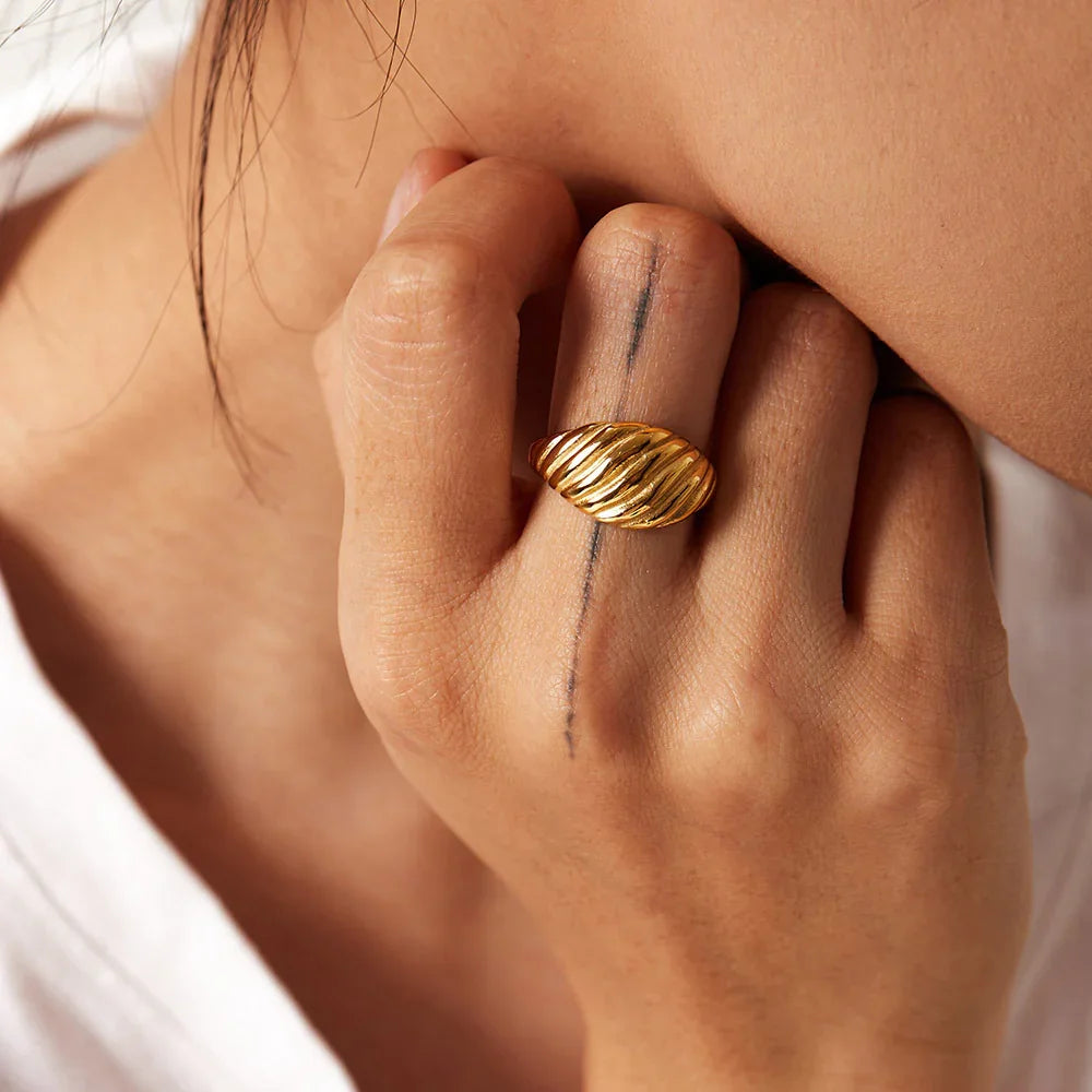 [Royal&Vicky]Mia Gold Croissant Ring