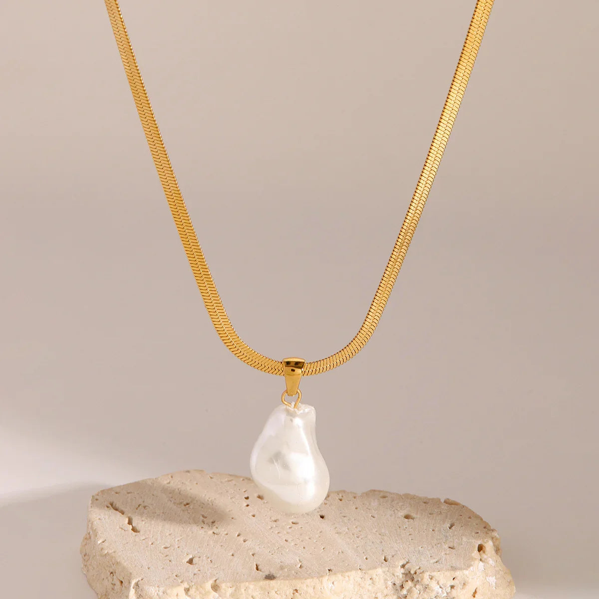 [Royal&Vicky]Glorietta Herringbone Pearl Necklace