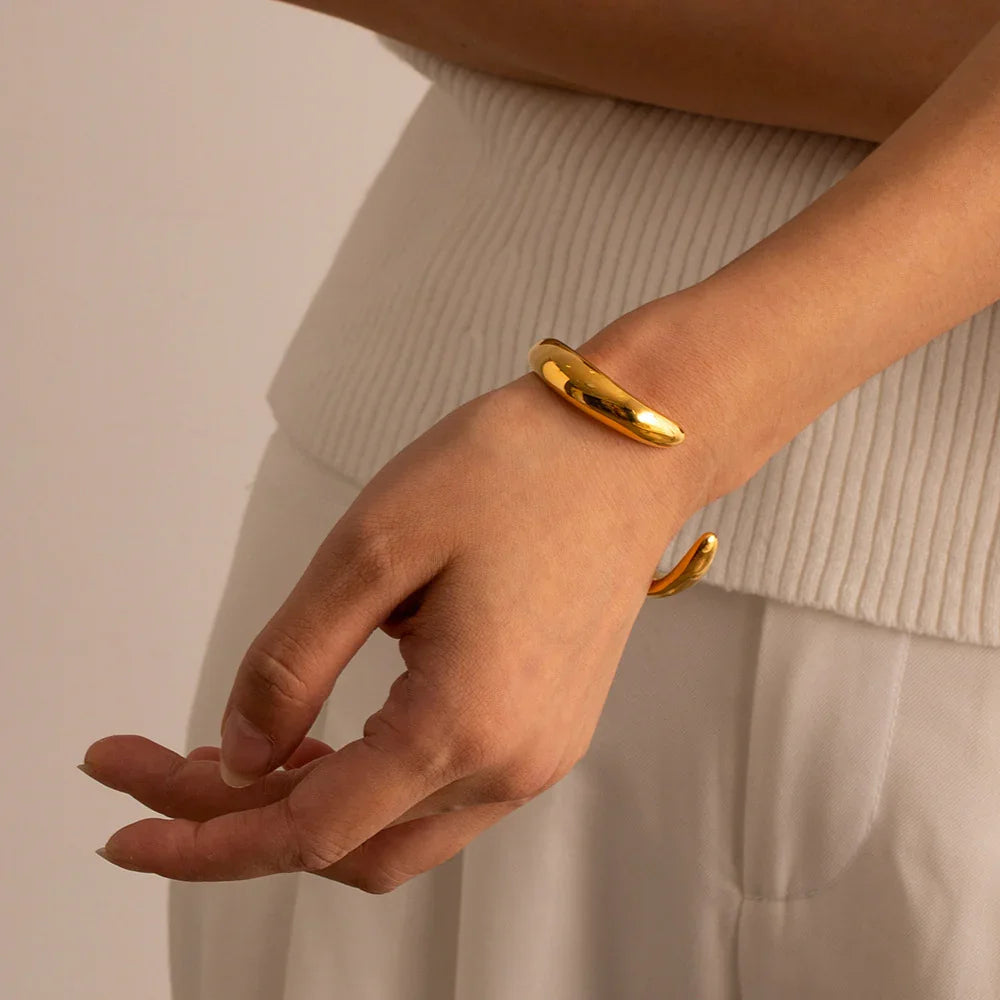 [Royal&Vicky]Audrina Contemporary Gold Bangle