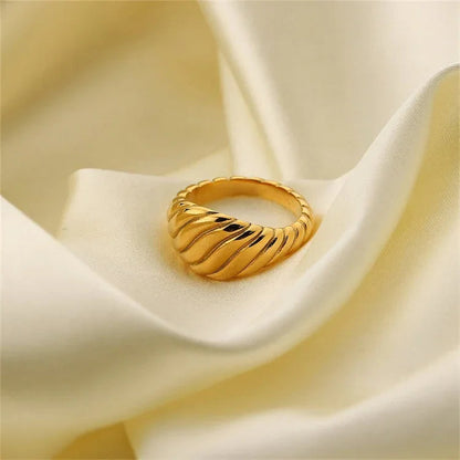 [Royal&Vicky]Ylenna Gold Croissant Ring