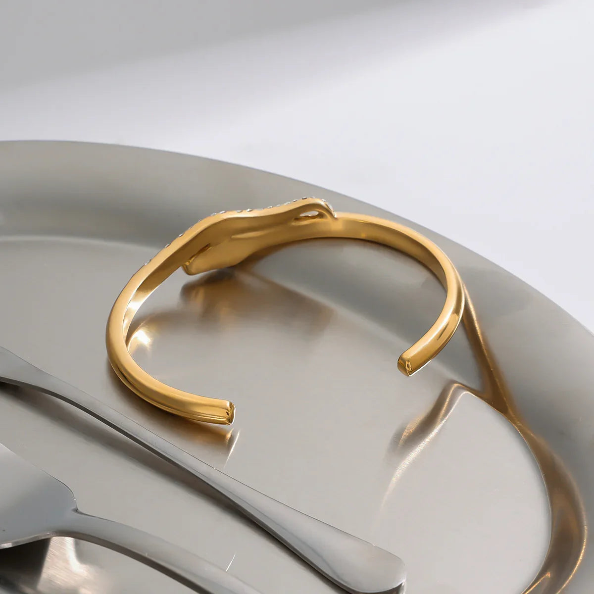 [Royal&Vicky]Rosalee Serpentine Diamond Bangle
