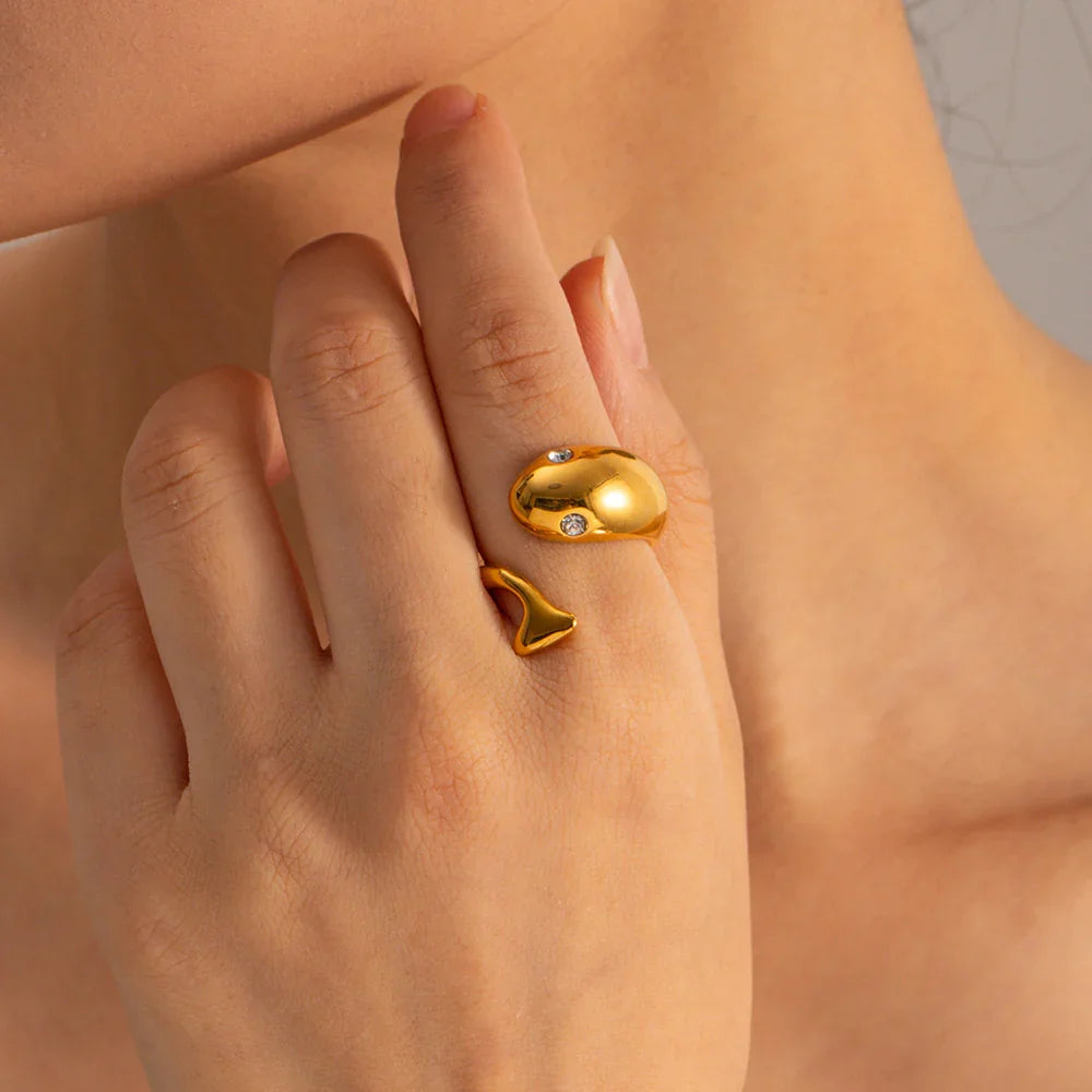 {
  "[Royal&Vicky]Etta Gold Serpent Ring": "[Royal&Vicky] エッタ ゴールド サーペント リング"
}