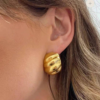 [Royal&Vicky]Lucina Gold Huggie Earrings