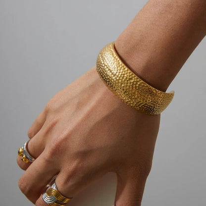 [Royal&Vicky]Cheyenne Textured Gold Band