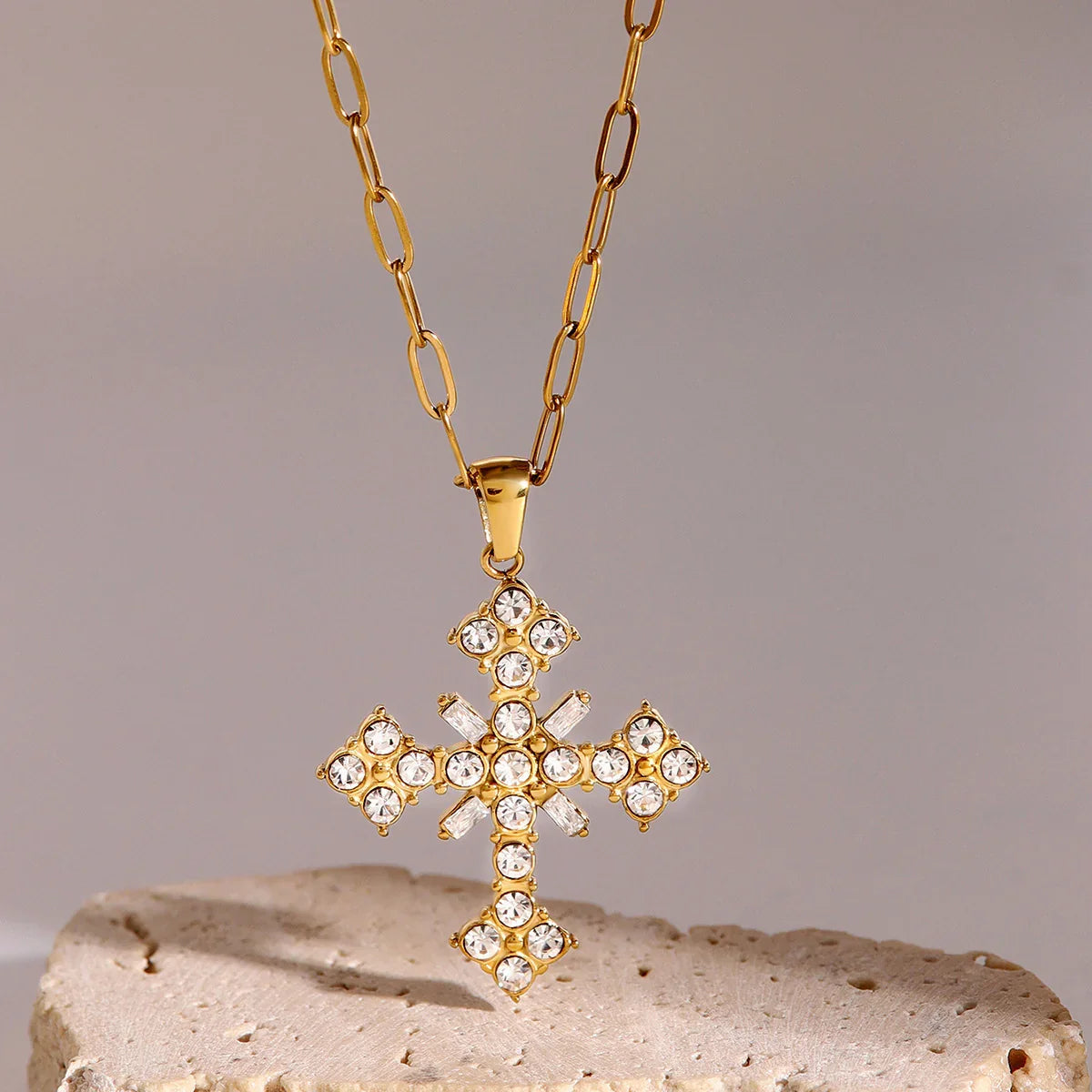 [Royal&Vicky]Divina Crystal Cross Necklace
