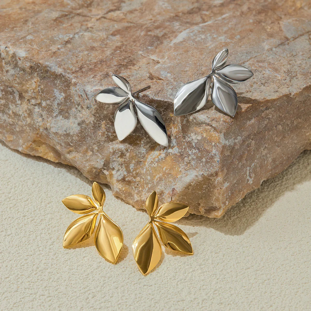 [Royal&Vicky]Velle Gold Petal Earrings