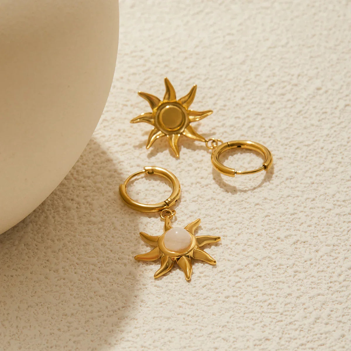[Royal&Vicky]Helia Sun-shaped Moonstone Earrings