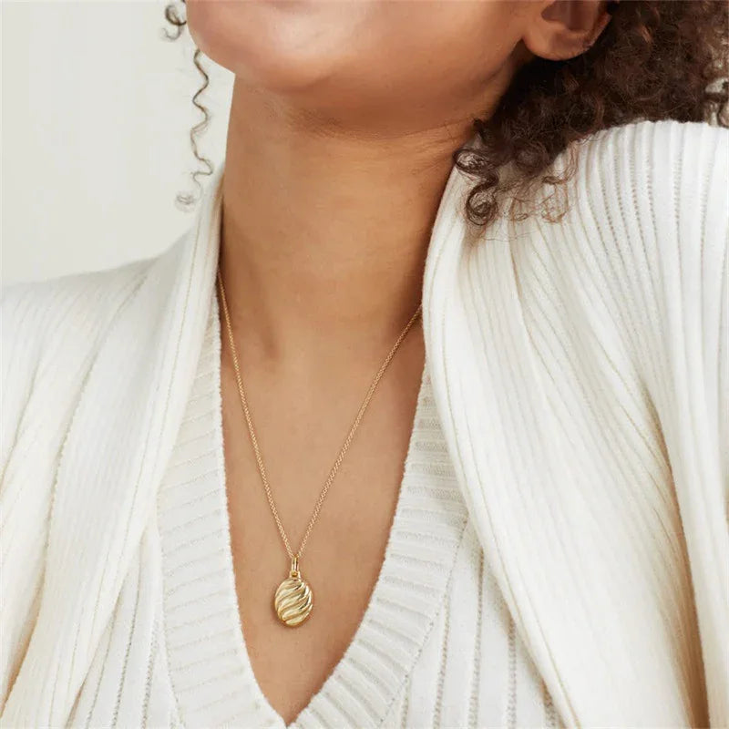 [Royal&Vicky]Linda Gold Croissant Necklace