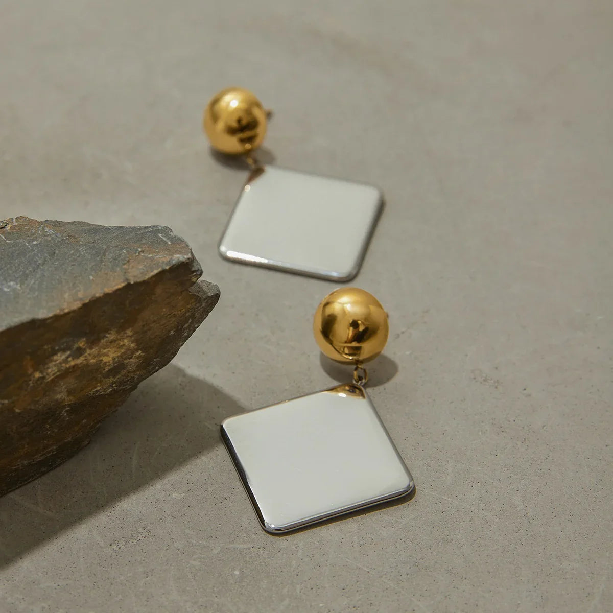 [Royal&Vicky]Kelly Geometric Drop Earrings