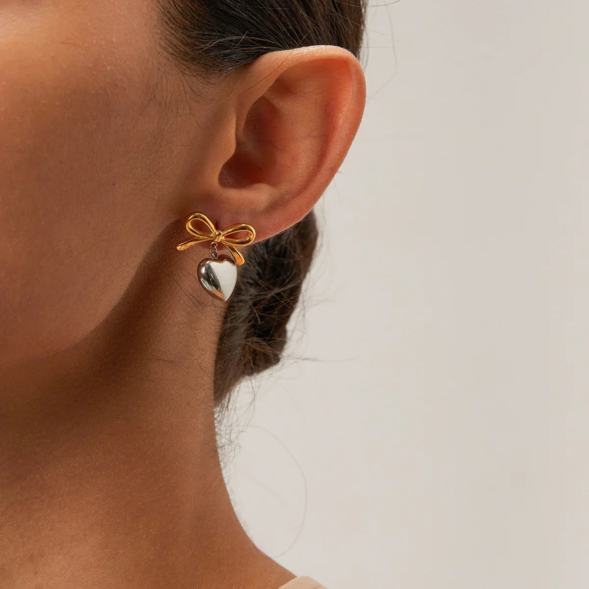 [Royal&Vicky]Rowanne Two Tone French Knot Heart Earrings
