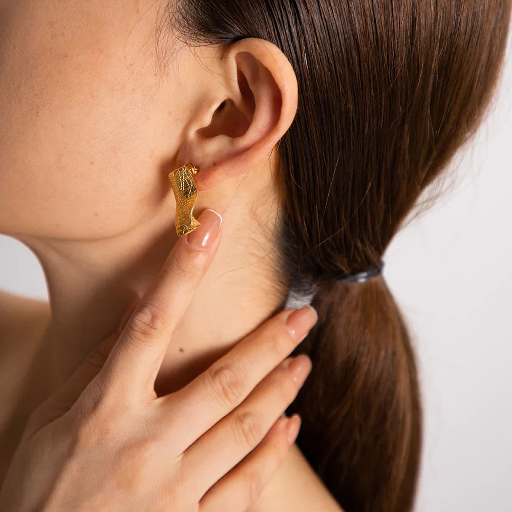 [Royal&Vicky]Celestina Creased Gold Sheet Earrings
