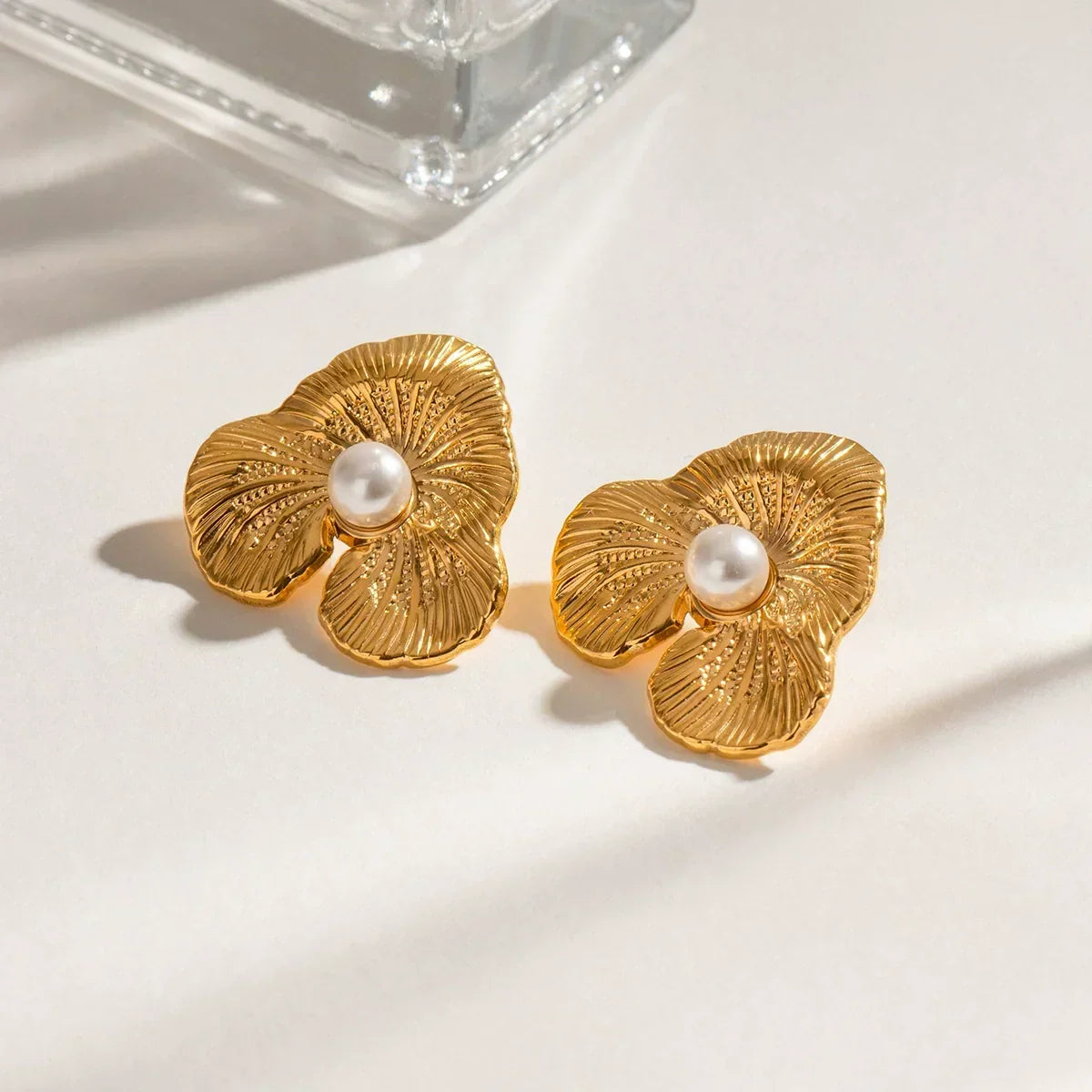 [Royal&Vicky]Klara Floral Pearl Earrings