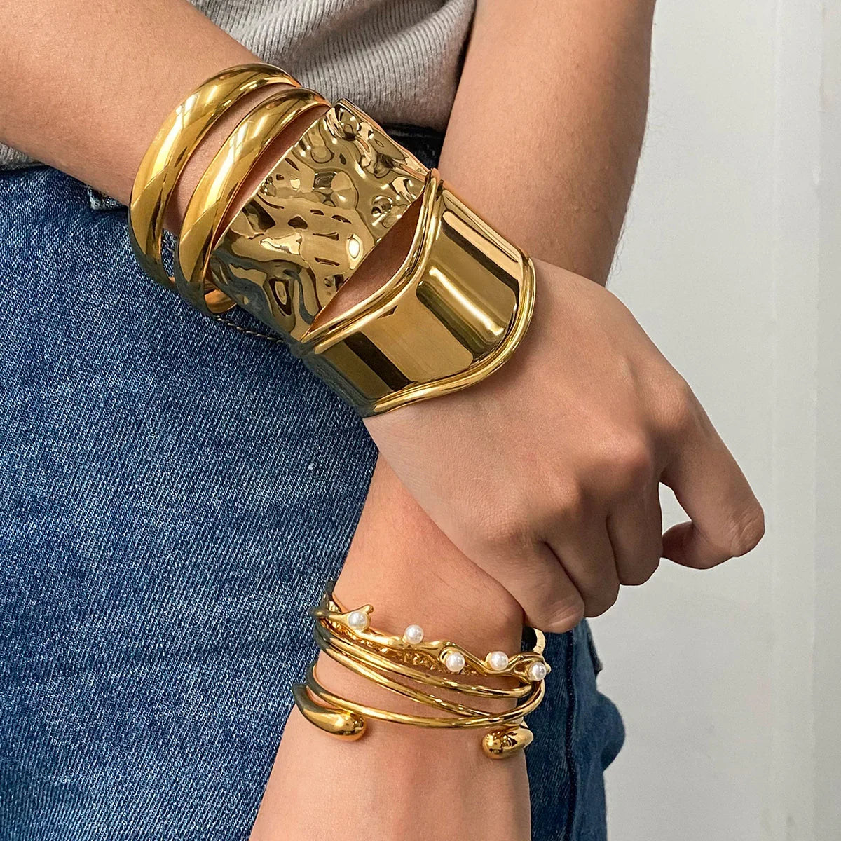 [Royal&Vicky]Izza Smooth Gold Cuff