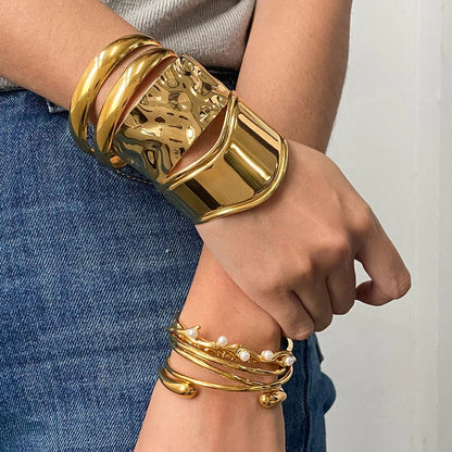 [Royal&Vicky]Izza Smooth Gold Cuff