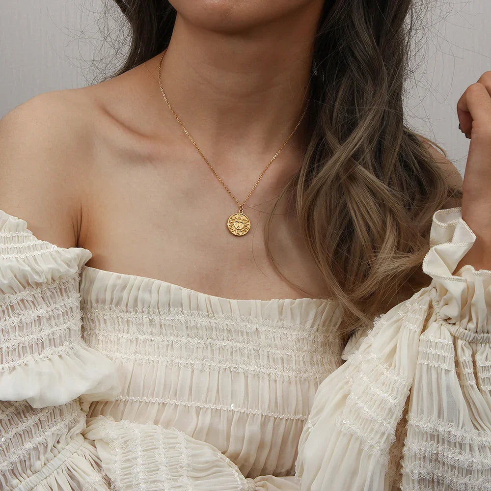 {"Royal&Vicky":"Royal&Vicky","Soleil Gold Necklace":"ソレイユ ゴールドネックレス"}