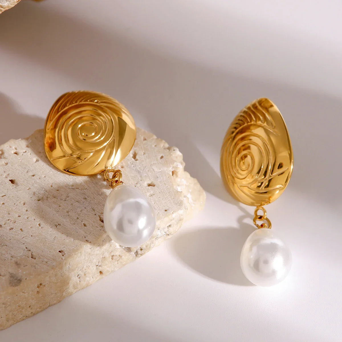 [Royal&Vicky]Eleonora Freshwater Pearl Earrings