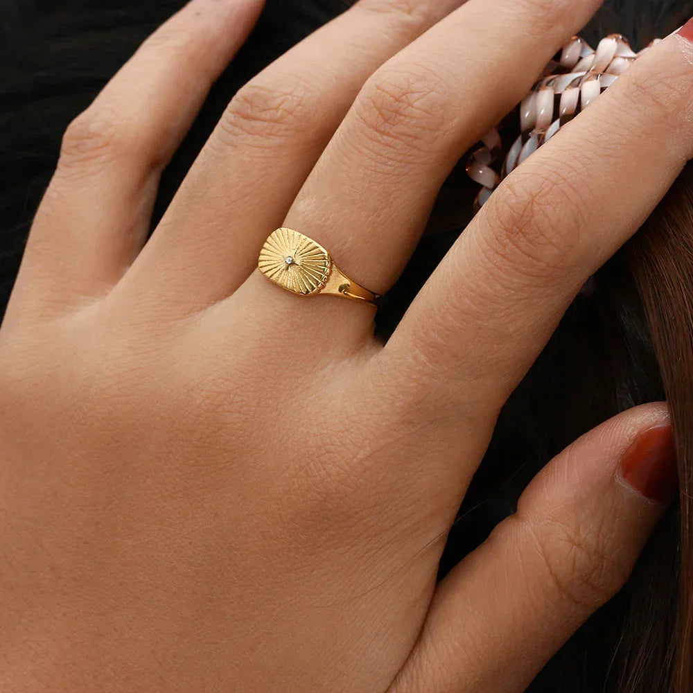 [Royal&Vicky]Aglaia Goldring